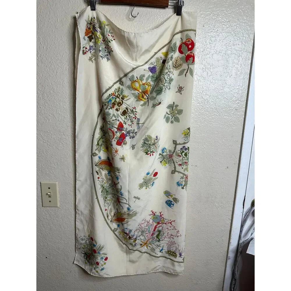 Vintage Gucci 100% Silk Scarf Ivory Floral Fauna Nature Print 40